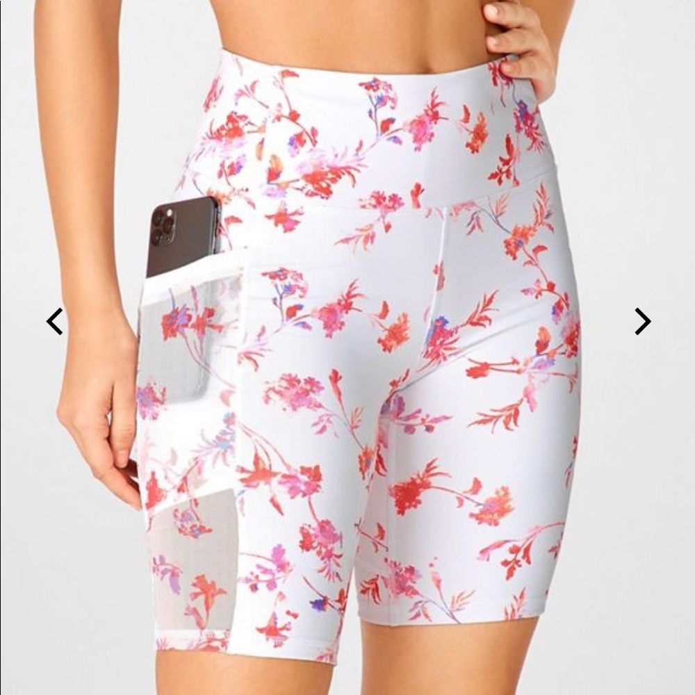Fabletics On-the-Go High-Waisted 9” Short